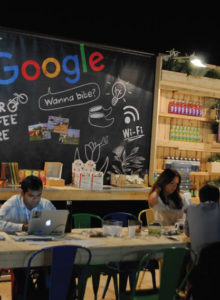 A Google desembarcou no IBC 2016 com um estande sem nenhum produto, apenas uma espécie de café para conversar com os seus clientes, afinal, a empresa só vende soluções de TI