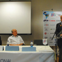 Olímpio Franco discursa na abertura do SET Norte 2015 enquanto Phelippe Daou e Nivelle Daou (SET/Rede Amazônica) escutam atentamente as referências do então presidente da SET sobre a colaboração inestimável da Rede Amazônica